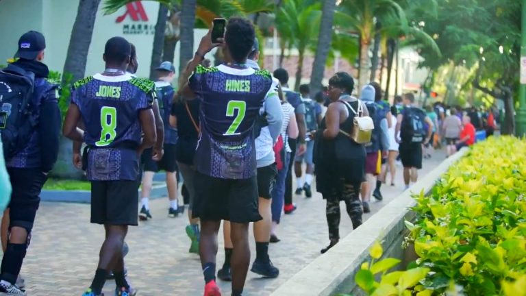 Hawaii Tiki Bowl Athletes Arriving in Hawaii